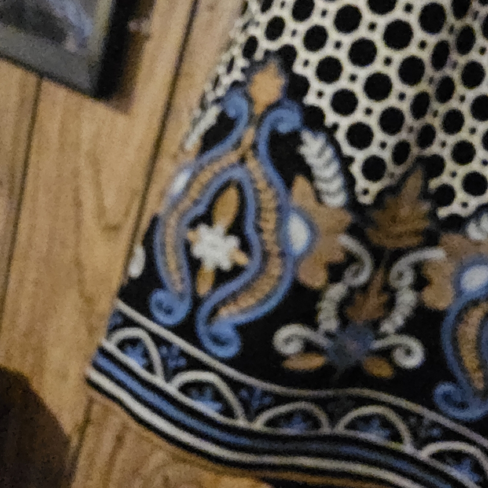 J. Mclaughlin Elegant Embroideredpatterned Pencil… - image 3